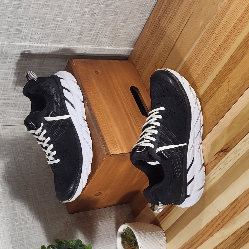 hoka one one clifton 6